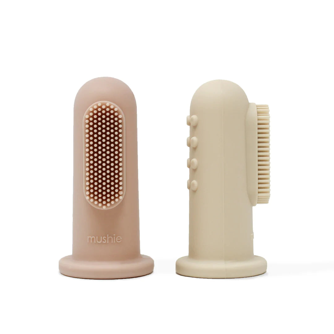 Mushie babytandenborstel finger toothbrush Shifting Sand Blush