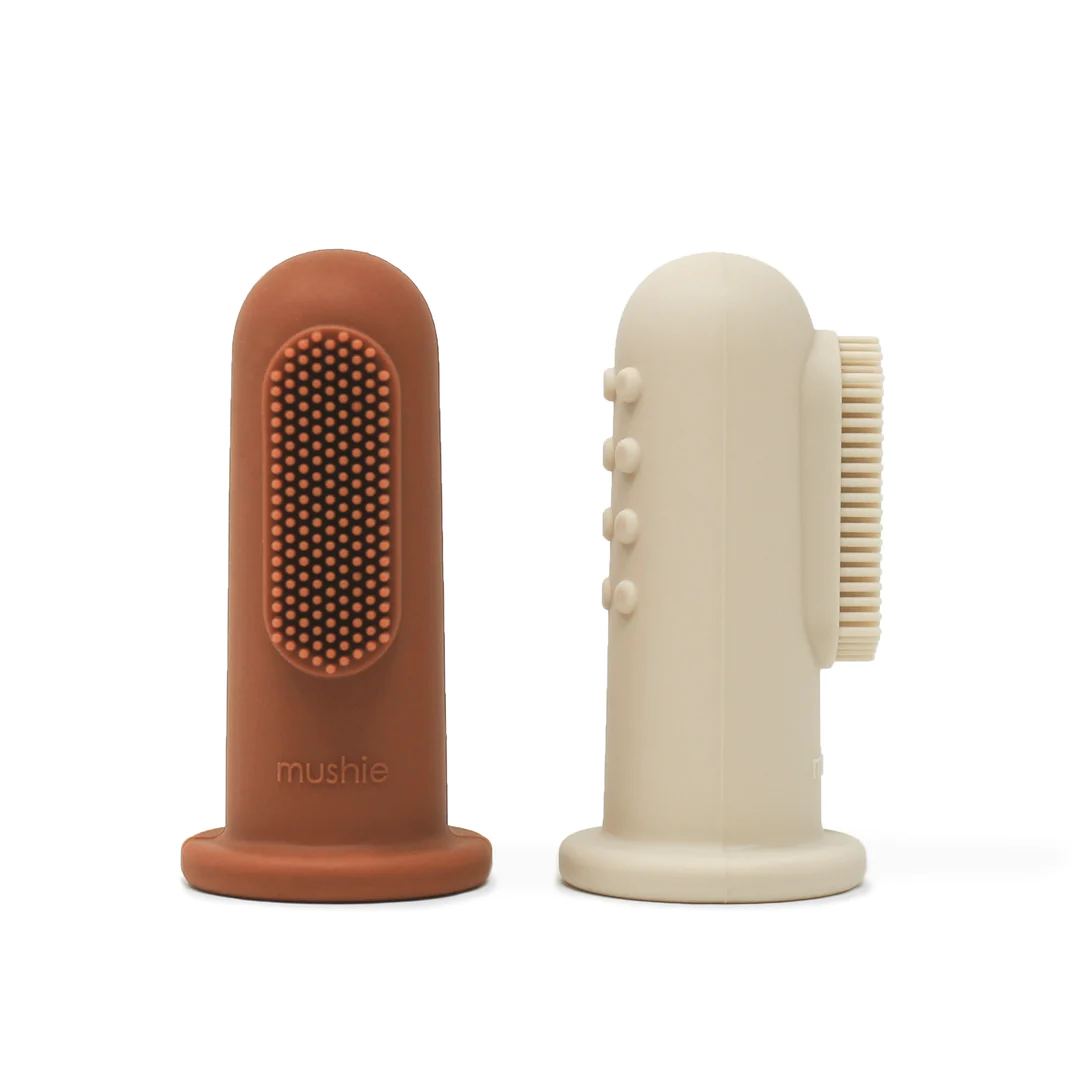 Mushie babytandenborstel finger toothbrush Clay Shifting Sand