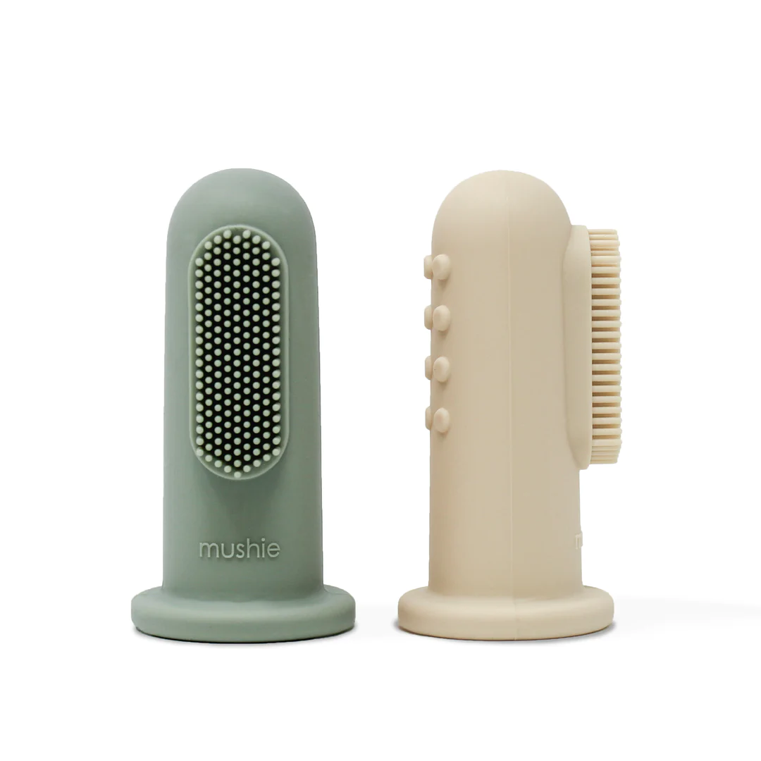 Mushie babytandenborstel finger toothbrush Shifting Sand Cambridge Blue